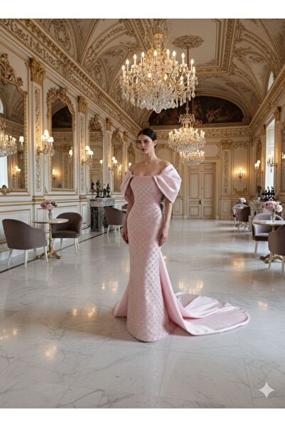 AMAZ Rose Glamour evening gown with a regal design and dramatic sleeves