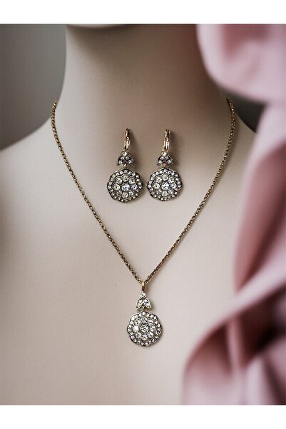 FAYRA ACCESSORIES Crystal Stone Diamond Mounted Earrings and Necklace Set