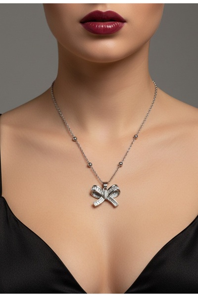 stainless steell قلادة فضية اللون على شكل فيونكة من الفولاذ