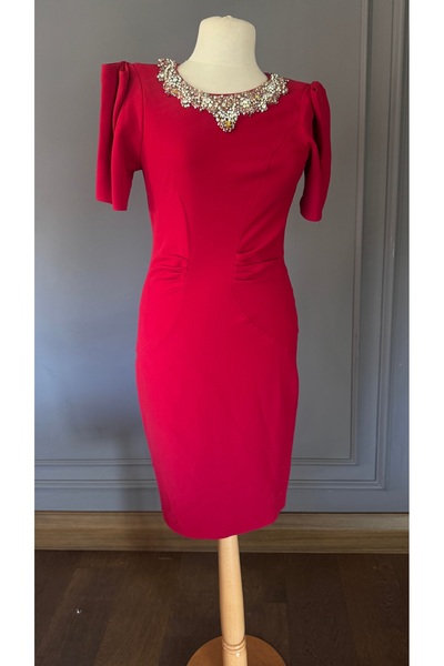 Kübra Tekin Taş İşlemeli Tasarım Kırmızı Kalem Elbise