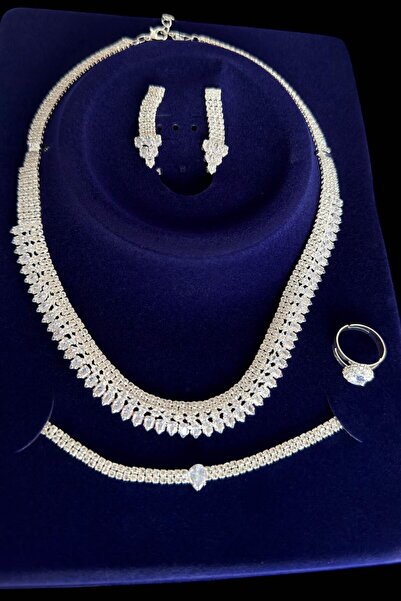 TAKIŞTIR Gümüş Renk Taş Detaylı 4'lü Abiye Set