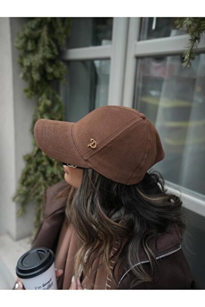 ATELİER TUĞBA ŞPK001 KİŞİYE ÖZEL SÜET ŞAPKA METAL HARF DETAYLI