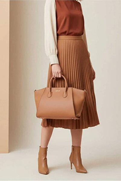 Armine A Timeless and Versatile Handbag That Combines Everyday Chic and Elegance on the Go.