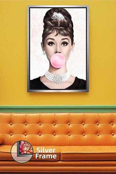 KOSS Dijital Κομψό πορτρέτο της Όρειντ Χεπμπορν με κολιέ με μαργαριτάρια και ...