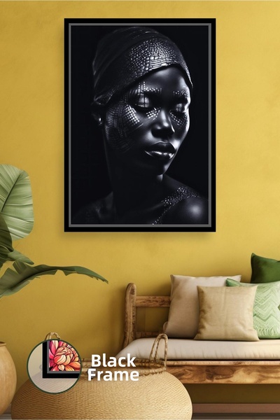 KOSS Dijital Portret de femeie cu detaliu al feței în tonuri de negru, decor ...