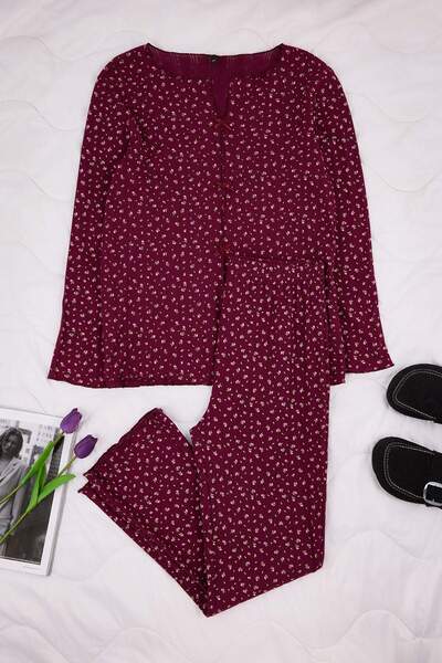 Trendyol Curve طقم بيجامة مقاس كبير حياكة مضلعة مزين بفيونكة بنقشة زهور مقرمش...