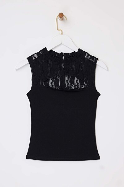 Trendyol Collection Bluză neagră cu dantelă, fără mâneci, elastică, mulat gul...
