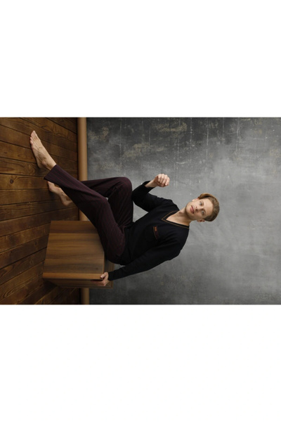 KLY Піжама чоловіча з V-подібним коміром та смужками 7030