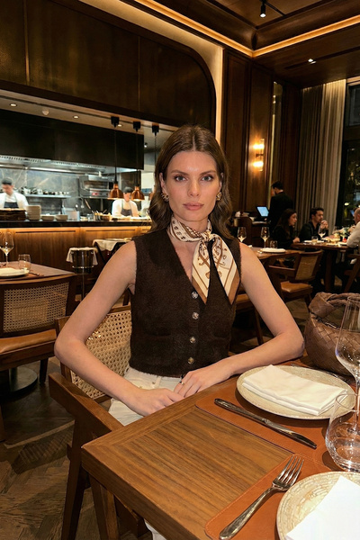 Lela Γιλέκο με κουμπιά με μαλακή υφή με λαιμόκοψη σε σχήμα V 4615241