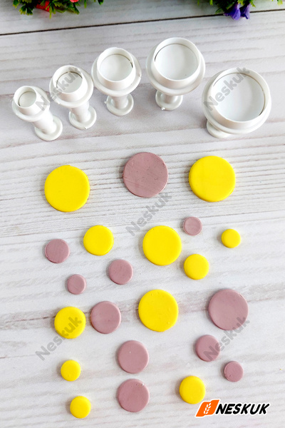 Neskuk قالب كوكي دائري صغير مكون من 5 قطع (مع حاقن) / قالب لب السكر / قالب كوكي