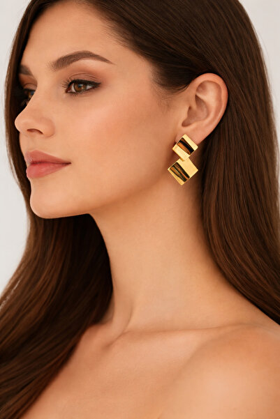 Solare Accessories أقراط بتصميم هندسي باللون الأصفر الذهبي