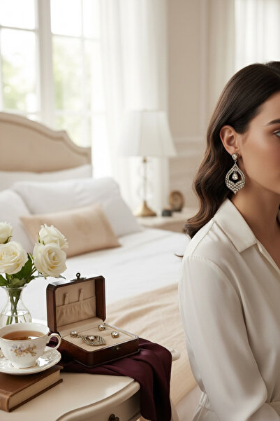 FAYRA ACCESSORIES أقراط مرصعة بالألماس من حجر الكريستال