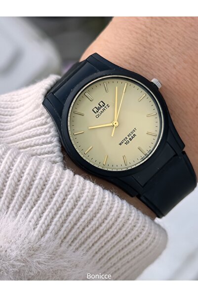 Q&Q ساعة يد نسائية من السيليكون الأسود، مينا أصفر + سوار