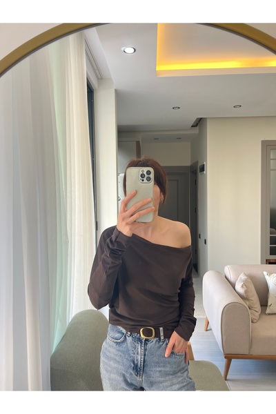 Butik Kayık Yaka Drapeli Uzun Kollu Esnek Bluz