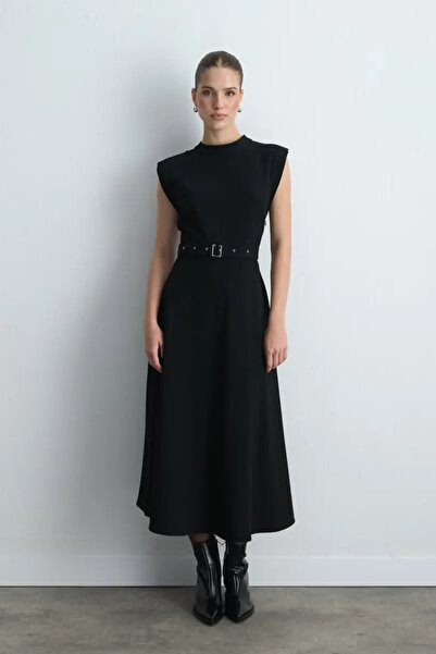 Gusto Μακρύ φόρεμα με ζώνη - Μαύρο