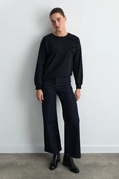 Gusto Бавовняна кофта з оксамитовою вишивкою - чорна