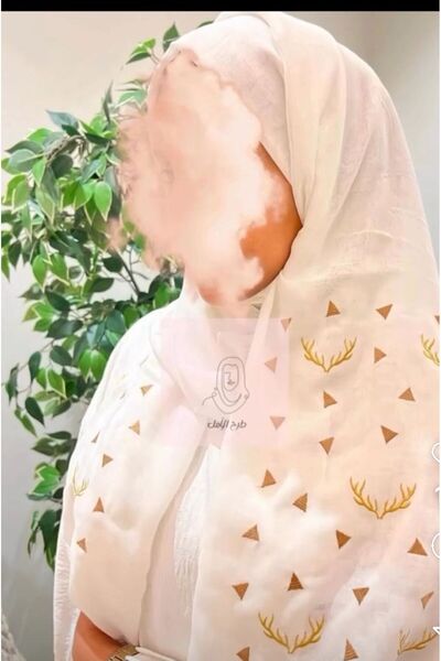 Veil Designer طرحة بوال لون ابيض مع تطريز علي شكل قرن الغزال