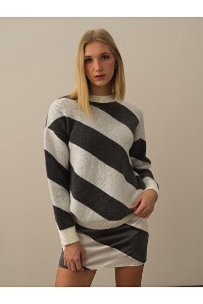 Xint Kadın Gri Çizgili Oversize Kazak