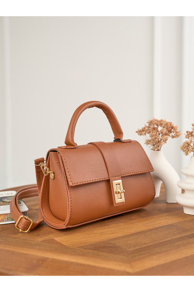 Mojeva حقيبة يد وكتف نسائية صغيرة من Ruby Model مع غطاء حزام جانبي قابل للتعديل