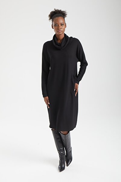 IMBUE فستان ديجاجي أسود سائل مع جيوب على الياقة قصة فضفاضة