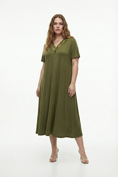 Talvien Bambu Kumaş Dantel Yaka Detaylı Battal Beden Kloş Elbise