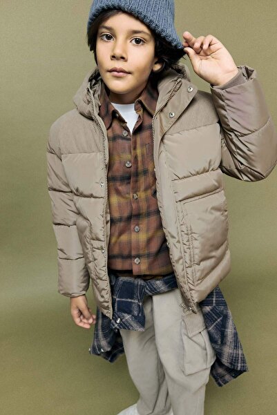 DeFacto Palton puf cu glugă cu mâneci cu nervuri hidrofuge pentru băiat C5526...