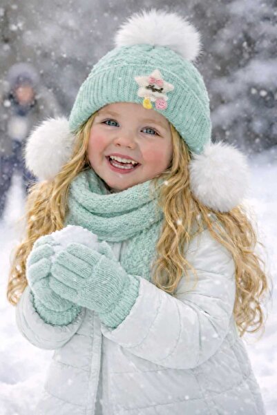 Kitti ponpon detaylı iç astarı polar kız çocuk atkı bere eldiven takımı