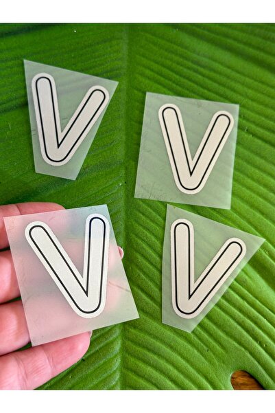 Gönülden Tasarım 4 komada glačanog emblema sa slovom V, transfer print 5x4 cm...