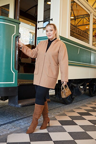 RMG Cep Detaylı Kapşonlu Büyük Beden Vizon Keçe Ceket