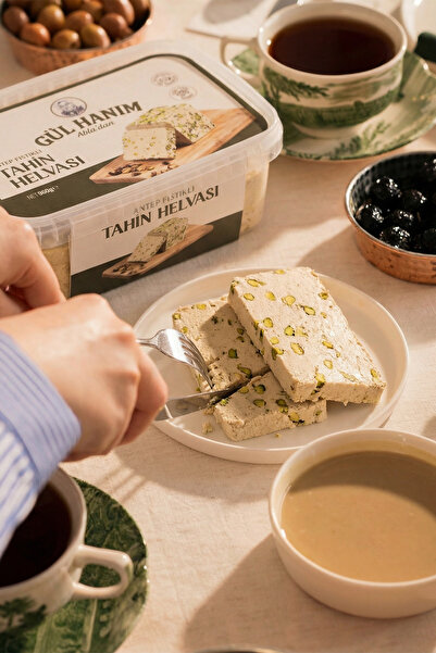Gülhanım Abla Tahini Halva with Pistachios 960g