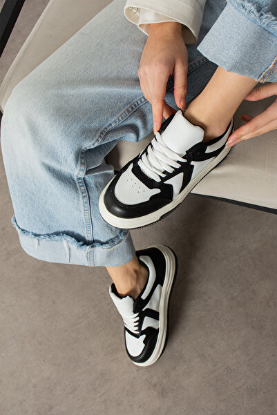 eformoda by emre yılmaz حذاء رياضي نسائي باللون الأبيض والأسود Mrj1006