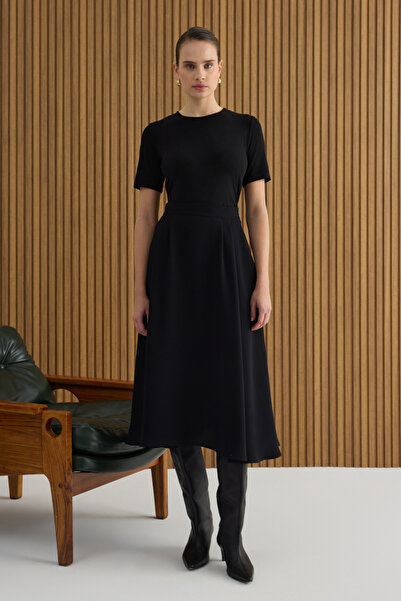 Aker Siyah Pileli Dokuma Etek