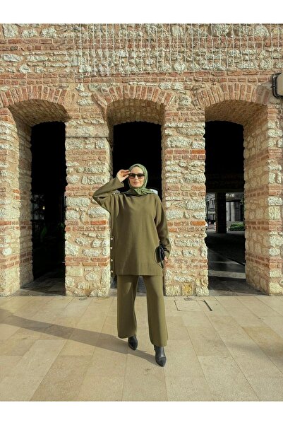 GK Gold Button Detailed Knitwear Set