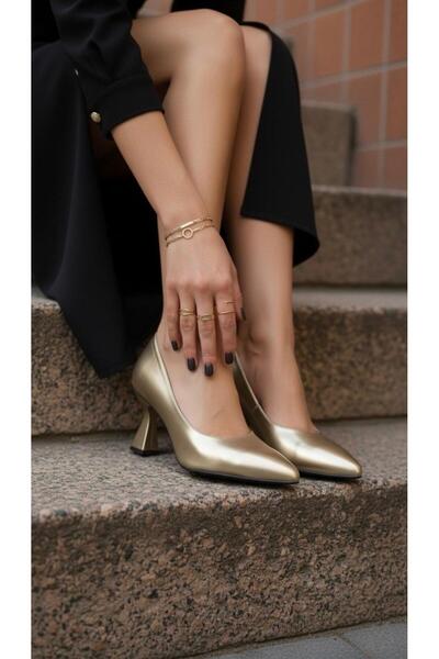 Santamarina Women's Beennaa Gold Classic Heeled Stiletto