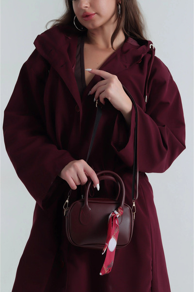 EZZY BLİSS حقيبة يد نسائية صغيرة الحجم بدون بطانة من EzzyBliss مع وشاح باللون...