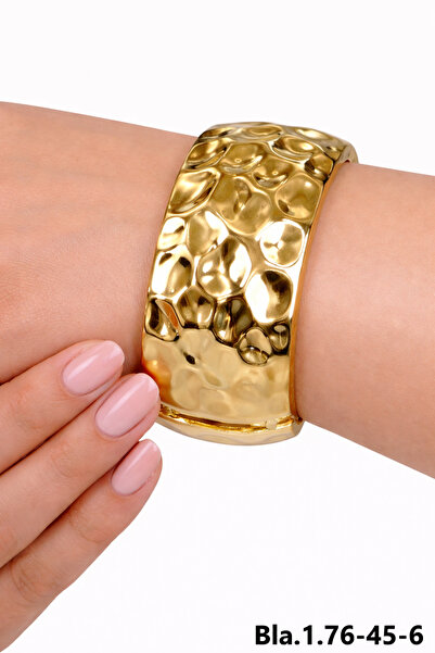 femline سوار نسائي ذو مشبك عريض ذو ملمس ذهبي اللون