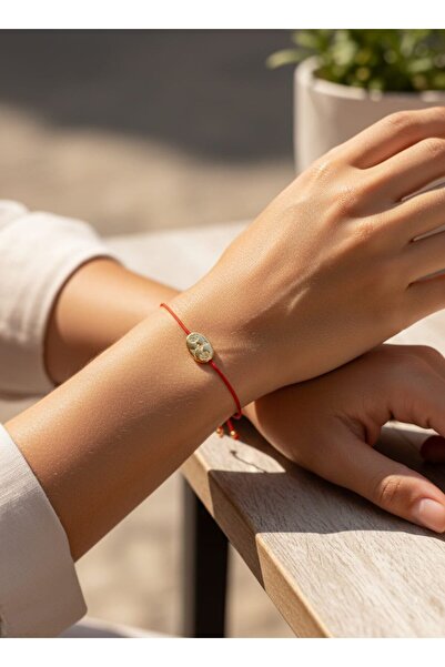 henahera accessory Altın Rengi Elips Vintage Çiçek Motifli Plaka Kırmızı İp B...