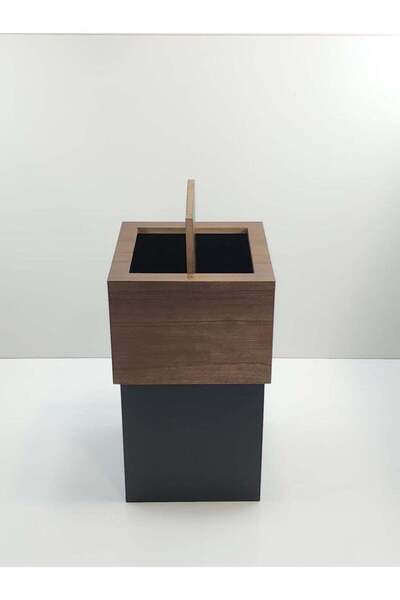 Generic A luxurious wastebasket suitable for all spaces