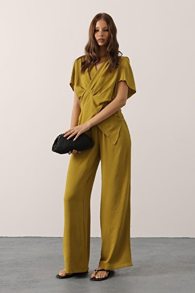 Trend Alaçatı Stili Women's Oil Green Asymmetric Cut Blouse and Elastic Waist...