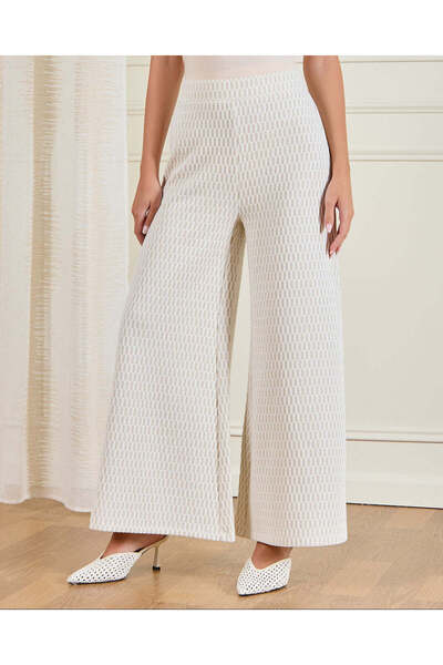 REDTAG بنطال نسائي عاجي اللون واسع الساقين بتصميم أنيق مع خيوط لامعة