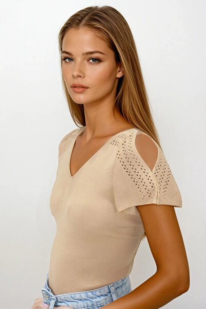 Trend Alaçatı Stili Kadın Bej Ajurlu Kolları Yırtmaç Detaylı Triko Bluz Vs00264