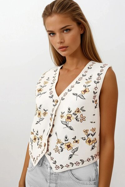 Trend Alaçatı Stili Women's Cream Floral Embroidered Button Closure Vest Vs00160