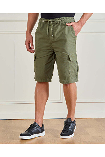 REDTAG شورت رجالي أخضر بجيوب جانبية