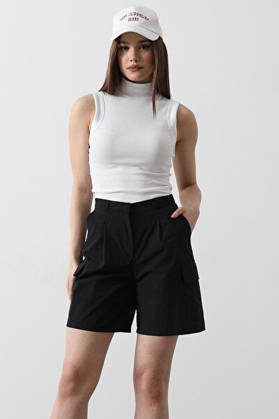 Trend Alaçatı Stili Women's Black Double Pocket Button Closure Cargo Pocket Pack Shorts Vs00472
