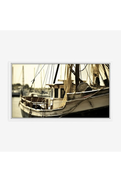 Tajridhome لوحة بحرية قديمة تظهر قاربًا خشبيًا مع شباك صيد وألوان دافئة تعكس ...