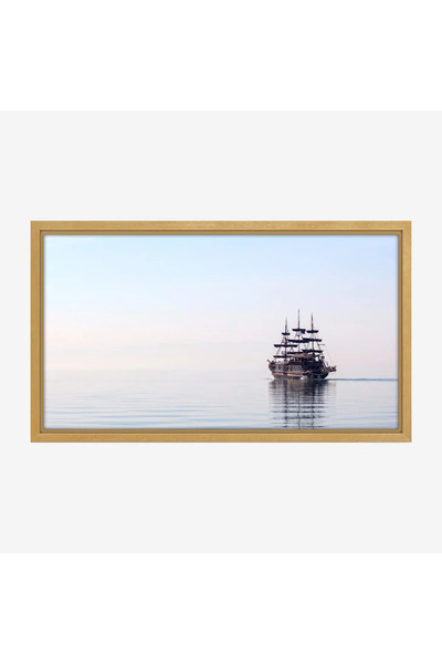 Tajridhome لوحة بحرية لسفينة قديمة تبحر في مياه هادئة تحت سماء زرقاء فاتحة، ت...