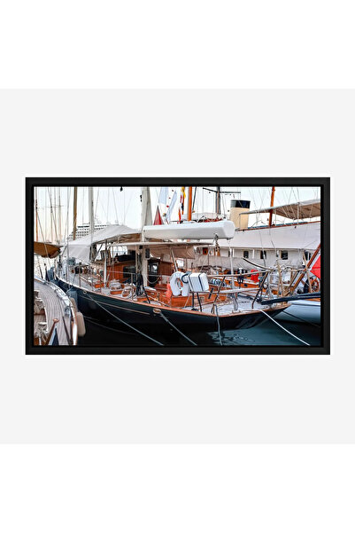 Tajridhome لوحة بحر تظهر قوارب خشبية بألوان دافئة وأجواء هادئة تعكس جمال المي...