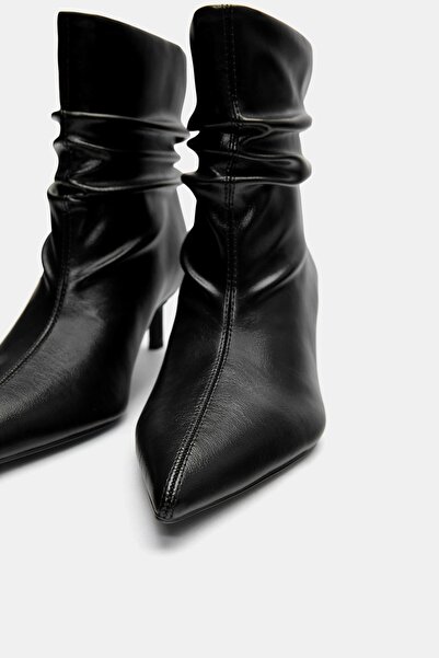 Pull & Bear Büzgülü topuklu bot