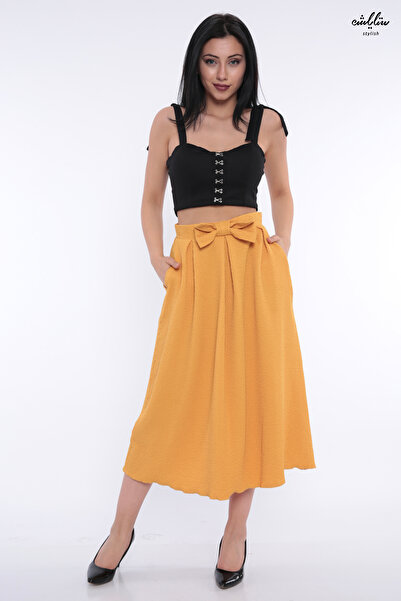 Stylish A mango-colored midi skirt adorned with an elegant bow for a look that is all softness