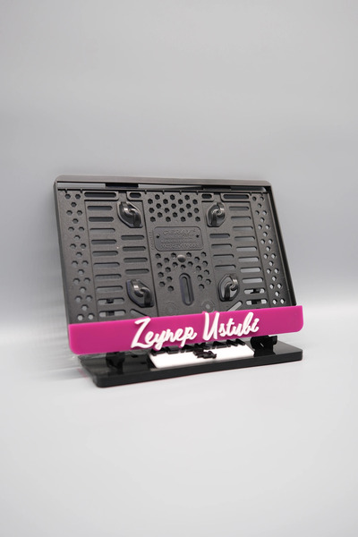 Plakam54 EL YAZI FONTLU PEMBE BEYAZ KİŞİYE ÖZEL İSİMLİ PLEKSİ MOTOR PLAKALIĞI